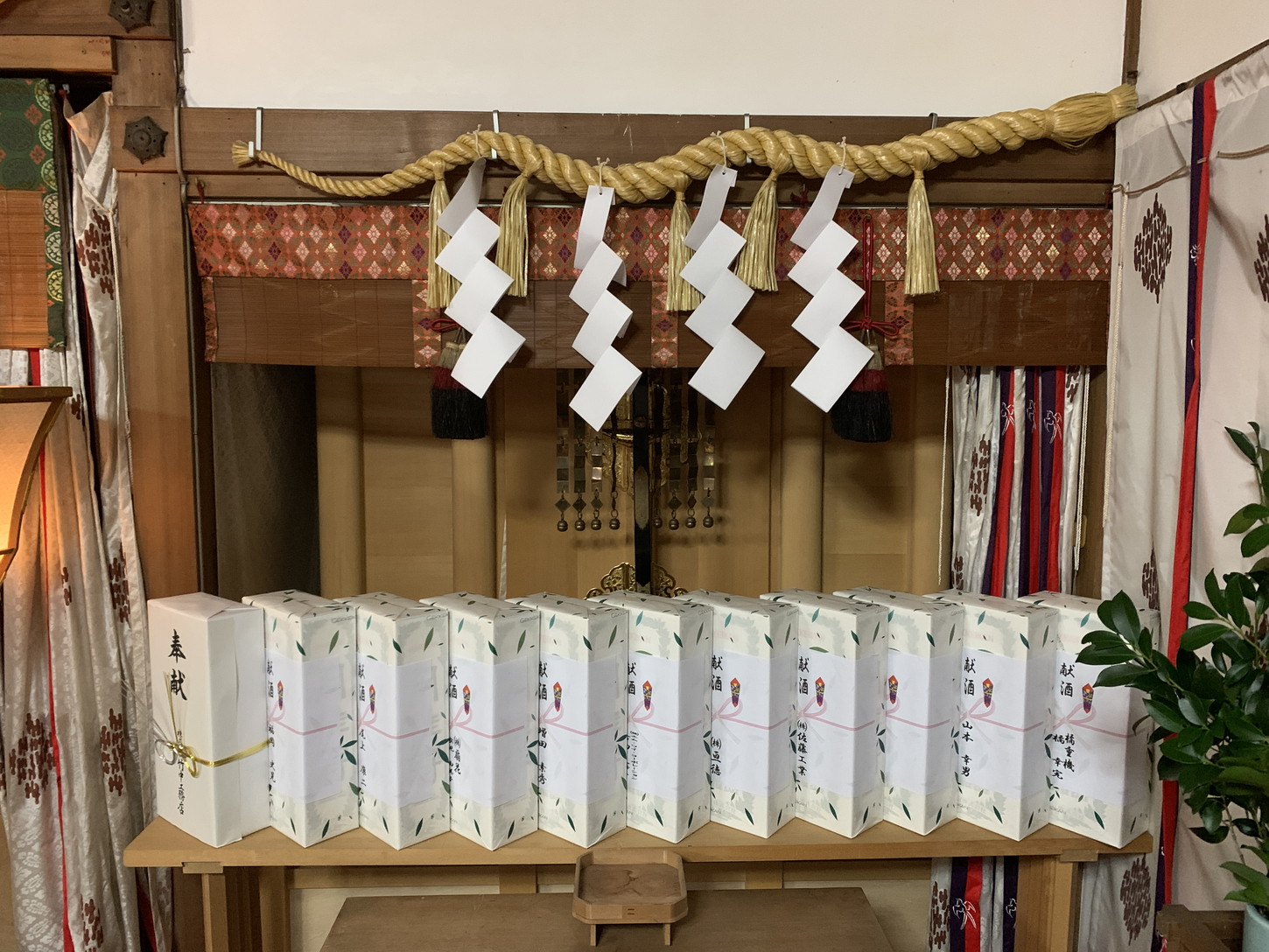 相殿（右）御祭神